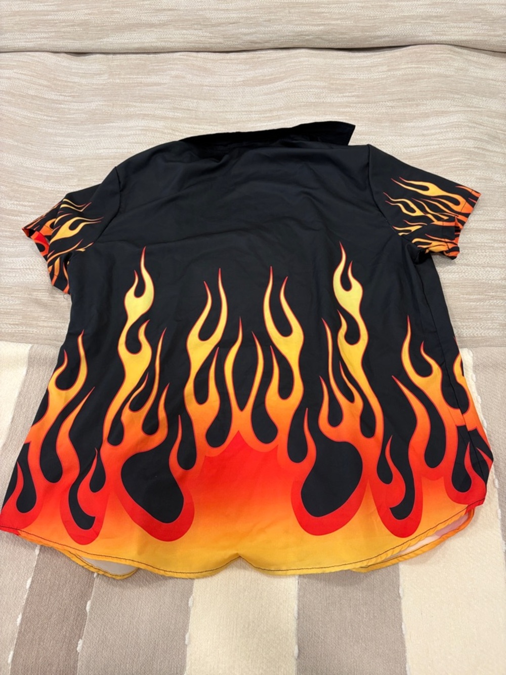 Men’s XL Black Flame Print Button-Up Shirt Red Orange Flames Y2K - Picture 3 of 6